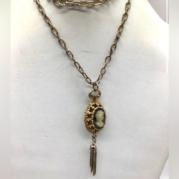 VTG Puff Gold Carved Cameo - Classic Cameo & Floral Tassel Necklace - Picture 6 of 11